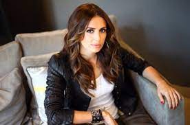 Maybe you would like to learn more about one of these? Elcin Sangu Nun Annesini Gorenler Sasirdi Iste Unlulerin Anneleri