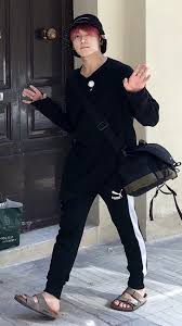 Taehyung doesn't want to take time for himself to recuperate while filming bon voyage 3, because he doesn't want to waste a moment of vacation. Jungkook Bon Voyage Season 3 Episode 1 Bts Jungkook Bts Jungkook Jeon Jungkook