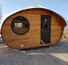 Et elles sont écologiques, une bonne chose à l'heure de la cop21. Camping Maison De Hobbit Habitable Drole De Cabane