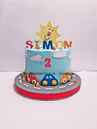 Car Birthday Cake For Baby Boy 1 Year Little Cars Beautiful Birthday Cakes Cars Cake Design Baby Birthday Cakes