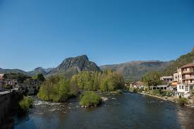 A 10h pour la météo tarascon sur ariege, le soleil est eau rendez vous, avec des nuages quasiment inexistants. B Ariege B La Haute Ariege Guide Toulouse Pyrenees