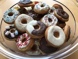 Mini Donuts Fur Den Donut Maker Von Daniela280378 Chefkoch Rezept Leckereien Donuts Backen Einfacher Nachtisch
