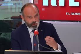 Edouard philippe, probablement atteint de vitiligo. Edouard Philippe Explique Pourquoi Sa Barbe N Est Qu A Moitie Blanche