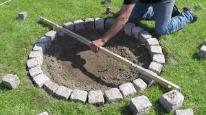 .und familie um die feuerstelle im garten gemütlich sitzen will, braucht bestimmt eine größere gartenbank und zwar um die feuerstelle herum. Diy Granit Feuerstelle Selber Bauen Einfach Und Schnell Youtube