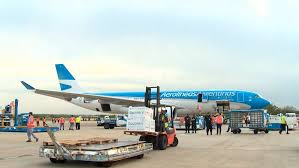 Luego de idas y vueltas, el presidente de aerolíneas argentinas, pablo ceriani, se refirió este lunes al tercer vuelo que realizará la compañía aérea a rusia en busca de unas 600 mil dosis de la vacuna sputnik v contra el coronavirus. Llego El Octavo Vuelo De Aerolineas Argentinas Con 500 Mil Vacunas Desde Moscu Telam Agencia Nacional De Noticias