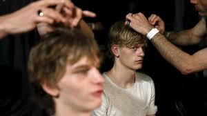 Coiffures homme afro formation coiffure pour adulte nimes coup de. 5 Salons De Coiffure Tendances Pour Hommes A Paris