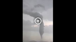 Niszczycielskie tornado w czechach nagrane z bliska 24.06.2021. C4n737aegtsm9m