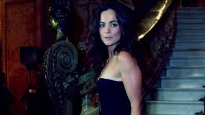 She has appeared in several brazilian films, most notably as angélica in 2002's highly acclaimed city of god and as karina in 2005's lower city. Alice Braga Married Husband Net Worth Nationality Measurements Wiki Eceleb Gossip