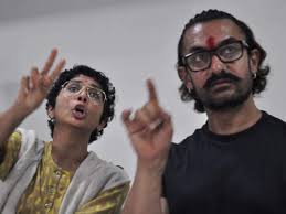 Image captionaamir khan and kiran rao turned to surrogacy after medical complications. Kiran Rao Metoo In India Aamir Khan Kiran Rao Walk Out Of Movie Refuse To Work With Colleague Accused Of Sexual Harassment The Economic Times