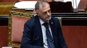 Si sente la sua voce nella prima telefonata in cui chiede a mantovani se sa qualcosa della. Garavaglia Lega Una Deroga Al 3 Per Cento Per Gli Investimenti Economia Quotidiano Net