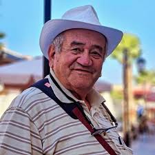 Bugün tarlada kazıya başladık! Bir miktar Kompir (patates) elde ettik.  Devamı yarın inşallah kazı yaparken candırmeye yakılanmeyiz:)