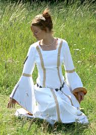 Maybe you would like to learn more about one of these? Mittelalterliches Hochzeitskleid Sophia Mittelalterkleider Battle Merchant Wir Liefern Geschichte