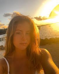 Stephanie Wallen's Instagram, Twitter & Facebook