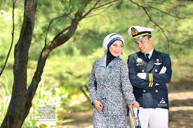 Viral pasangan filipina lakukan foto prewedding ala crash landing on you kumparan com. Prewedding Polisi Dan Perawat