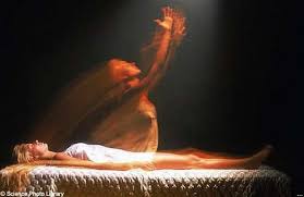 Fiecare om va fi cel care a fost pe pamant. Cat CantÄreÈte Sufletul Omului S Au CantÄrit Suflete De CÄtre CercetÄtori Imediat DupÄ Incetarea VieÈii Omului ÈtiinÈa Mister Ro