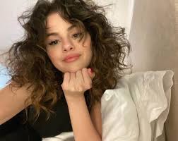 This talented aussie actress mesmerized the audience with her natural and gorgeous curly locks in the 1990 movie 'days of thunder'. Celebrities With Curly Hair Who Rarely Show Their Curls Glamour
