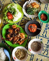 Roti goreng yang biasa disebut di jawa timur, khususnya di surabaya, disebut juga odading atau kue bantal di daerah jawa barat. Ayam Panggang Miroso Bu Suryani Rekomendasi Ayam Panggang Nikmat Di Kampung Ayam Panggang Magetan