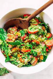 10 Minute Cauliflower Summer Salad Made With Raw Cauliflower Juicy Tomatoes And Creamy Avocado Lime Dres Paleo Recipes Dinner Raw Cauliflower Juicy Tomatoes