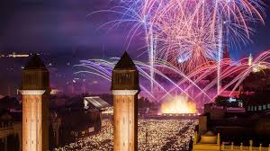 A la veille de la nouvelle année, elle devient un passage obligé. Feux D Artifices Pendant La Fete De La Merce A Barcelone Espagne Bing Gallery