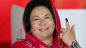 Datin seri rosmah mansor walked slowly with her aide as she left the courtroom after the first day the kuala lumpur high court was told that datin seri rosmah mansor was feared by those working. Najib Responds To Rosmah Being Eligible For Rm800 Financial Aid