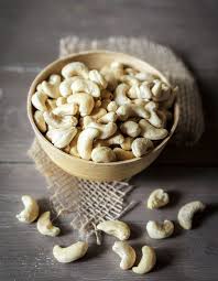 La réponse de la plupart des médecins et nutritionnistes est de 6 œufs par semaine maximum 2, parfois moins encore 3, soit même pas un par jour. Noix De Cajou Connaissez Vous Les Bienfaits De La Noix De Cajou Elle A Table