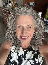 I almost forgot to post my twistout from 2 strand twists done Monday. I  just finished my workout and curls still popping. It's ashame I'm going to  get it washed, colored, and