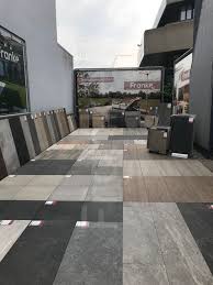 Bei Uns Liegen Die Terrassenplatten Zur Show Also Kommt Vorbei Und Plant Den Nachsten Grillarbend Auf Eurer Neuen Terrass In 2019 Fliesen Terrasse Terrassenplatten Und Terrassenfliesen