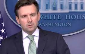 Reporter Asks Earnest: If Alan Gross Was at SOTU, Why Wasn't Bergdahl?