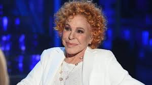 Ornella vanoni, ospite della prima puntata di in arte, ha confessato a pino strabioli che alcuni le avevano detto che gino paoli fosse gay. Ornella Vanoni Dormo Con Un 36enne