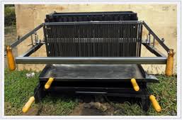 Vous retrouvez les mêmes éléments, à savoir un foyer, une ou des grilles de cuisson, les plateaux latéraux pour vous permettre de poser vos. Vente De Barbecue Realises Par Une Ferronnerie D Art