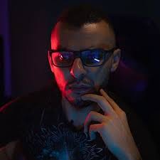 Amazon.com.br: Elliot Roe: livros, biografia, última atualização