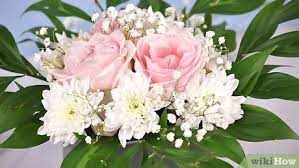 I don't know if buying flowers at the deli or a fancy florist makes a difference in their lifespan or if i'm just bad at trimming, but whatever i picked up. 3 Simple Ways To Use Floral Foam Wikihow