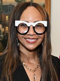 Denise Roberts's Instagram, Twitter & Facebook