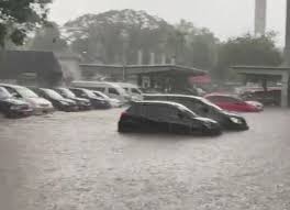 Namun di balik ketegasannya, ada. Hujan Deras Kantor Gubernur Ganjar Pranowo Alami Banjir Okezone News