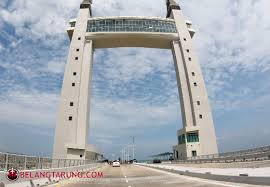 Kuala terengganu is the administrative capital, royal capital and the main economic centre of terengganu, on the east coast of peninsular malaysia. 10 Fakta Mengenai Jambatan Angkat Drawbridge Di Kuala Terengganu Some Bullet For Your Head
