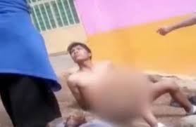 Peruvian thief, Alexis Rodriguez, stripped naked by locals in Huancayo and  whipped with a belt | Metro News