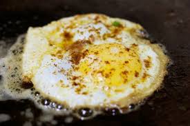Artinya, secara umum kandungan gizi telur rebus dan goreng nyaris sama. 5 Fakta Sekilas Telur Rebus Goreng Mana Yang Lebih Baik