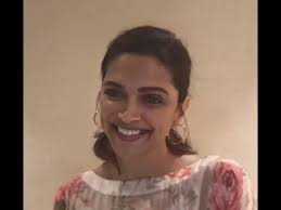 When deepika padukone was confused for katrina kaif and ranbir kapoor couldn't help but smile during the promotions of tamasha, a reporter accidentally referred to deepika padukone as katrina kaif. Deepika Padukone S Soft Smile And No Makeup Look In These Throwback Photos Is Worth A Glimpse Pinkvilla