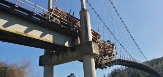 Hasta ahora, la pasarela se mantiene cortada, razón por la cual los habitantes de carahue deben utilizar el puente eduardo frei como. Xompjl52x4cnnm