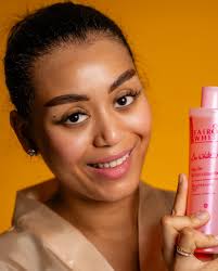 How to be a star? Simple. Use F&W PARIS and let the world deal with your  glow 😩😘😎✨ #FWParis #GlowLikeAStar #MadeForQueens #FWParisSoWhite  #MadeInFrance🇫🇷