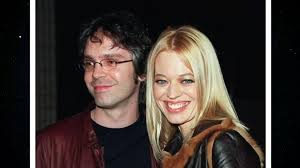 The Alleged Origin of Seven/Chakotay: Robert Beltran thought Brannon Braga  "Didn't Have the Balls" to Write His Girlfriend Kissing Another Man