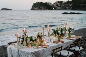 May 17, 2021 · tra le acconciature invitata matrimonio più belle ci sono quelle intrecciate con strass tra i capelli proposte da tonyastylist, ma per un matrimonio estivo in spiaggia o in stile anni '70 via libera anche a raccolti con inserti di fiori freschi tra i capelli e trecce. Matrimonio Taormina Tao Beach Club Per Il Tuo Matrimonio