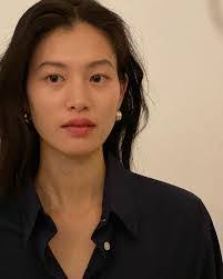 Charis Chen's Instagram, Twitter & Facebook