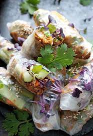 Meaty Sweet And Savoury Pulled Jackfruit Summer Rolls With Crunchy Sprouts And Veggies Is Light Refreshing And Full Jackfruit Jackfruit Recipes Summer Rolls