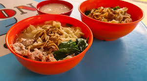 Pour the curry over each and top with coriander, beansprouts, some drained pickled chilli & shallots, spring onions and a drizzle of chilli oil. 9 Places In Singapore For Ban Mian That Ll Hit The Spot