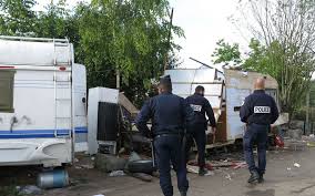 Mais certains ne reprendront pas le chemin de l'école. Confinement Dans Les Yvelines La Grande Detresse Des Roms Le Parisien