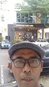 Kalau nak makan ramai² ok ke kat Embrace Hall Cafe ni? 🤔, Ok Embrace Hall  Cafe ada beberapa Area makan untuk korang menjamu selera., 💥Kaki lima di  depan Kafe boleh muat 8 orang, 💥 Didalam Kafe (atas & ...