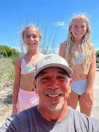 Jennifer Lank's Instagram, Twitter & Facebook