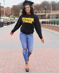 781 Likes 11 Comments Mikaykay Mickeedees On Instagram I See Money All Aroun Graduation Picture Poses Graduation Pictures College Graduation Pictures
