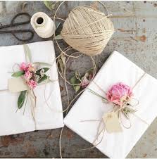 Geschenke Verpacken Mission Moglich Archzine Net Geschenke Verpacken Mit Blumen Geschenke Schon Verpacken Geschenke Verpacken Weihnachten